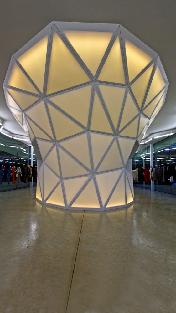 Playmaker Showroom / DRA&U