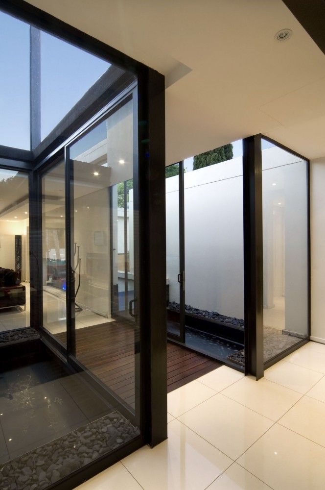 House Mosi / Nico van der Meulen Architects