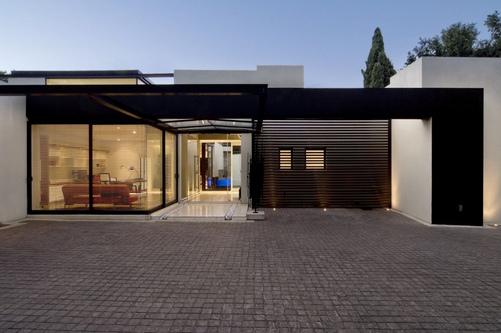 House Mosi / Nico van der Meulen Architects