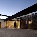 House Mosi / Nico van der Meulen Architects Courtesy of Nico van der Meulen Architects