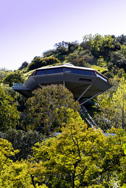 From Psychopath Lairs to Superhero Mansions: How Cinema and Modernist Architecture Called A Truce