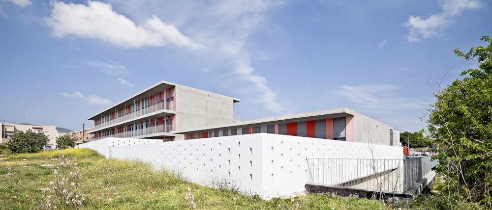 Social Housing Apartments / VORA Arquitectura