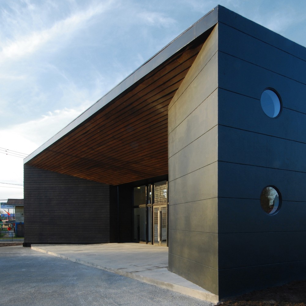Bus Station in Los Lagos / TNG Arquitectos