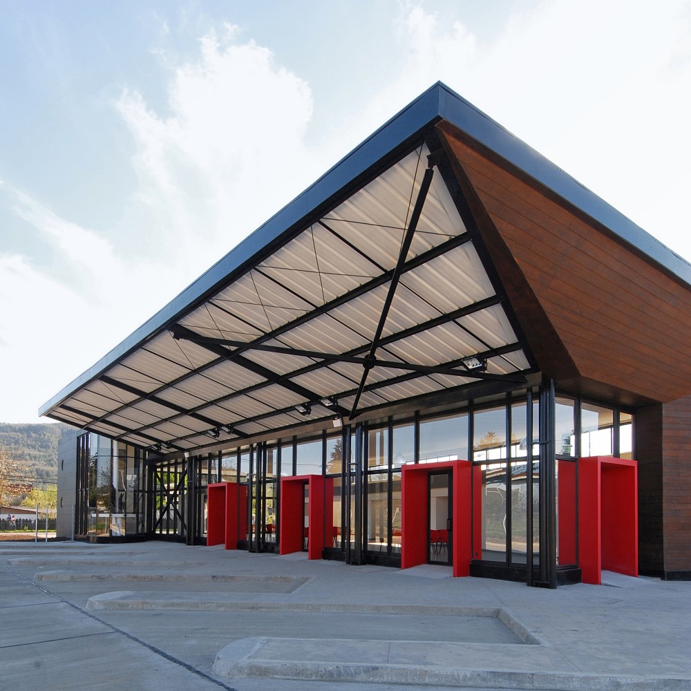 Bus Station in Los Lagos / TNG Arquitectos