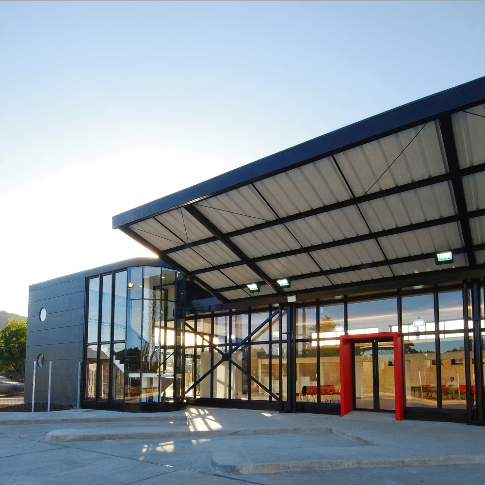 Bus Station in Los Lagos / TNG Arquitectos