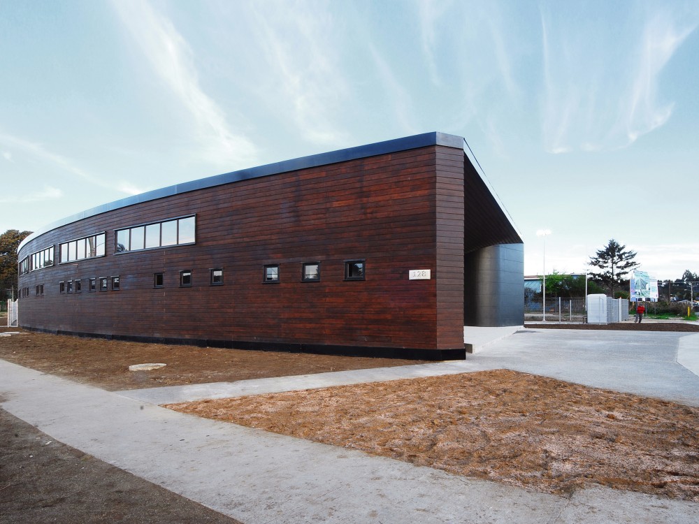 Bus Station in Los Lagos / TNG Arquitectos