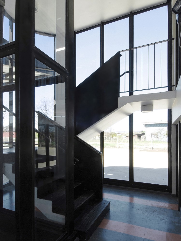 Bus Station in Los Lagos / TNG Arquitectos