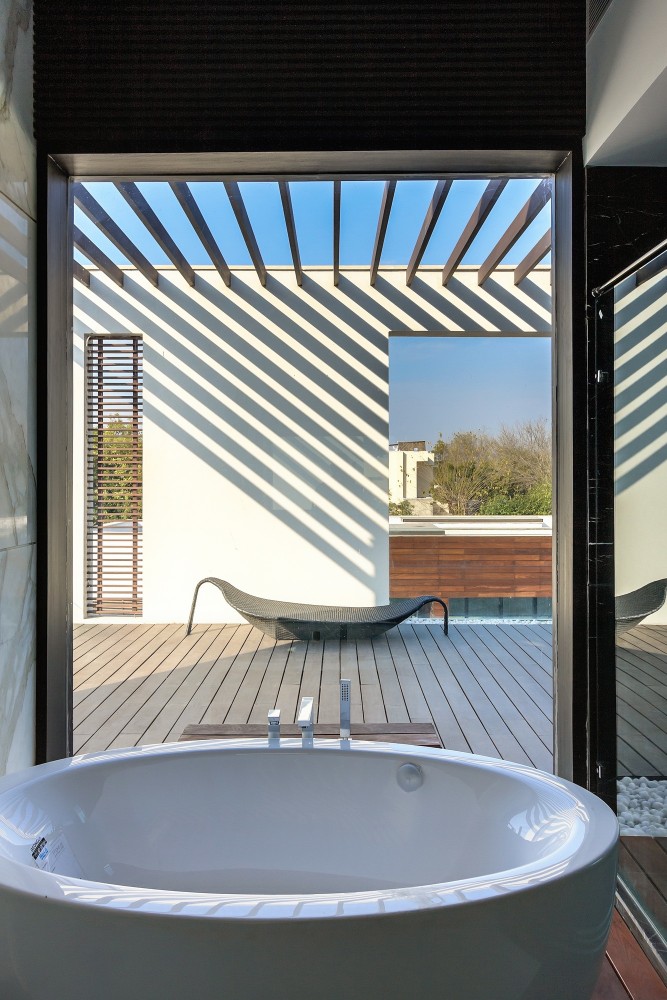 F3 Farmhouse / DADA & Partners