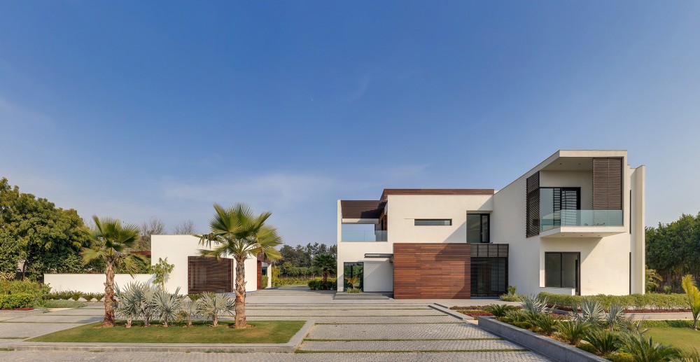 F3 Farmhouse / DADA & Partners