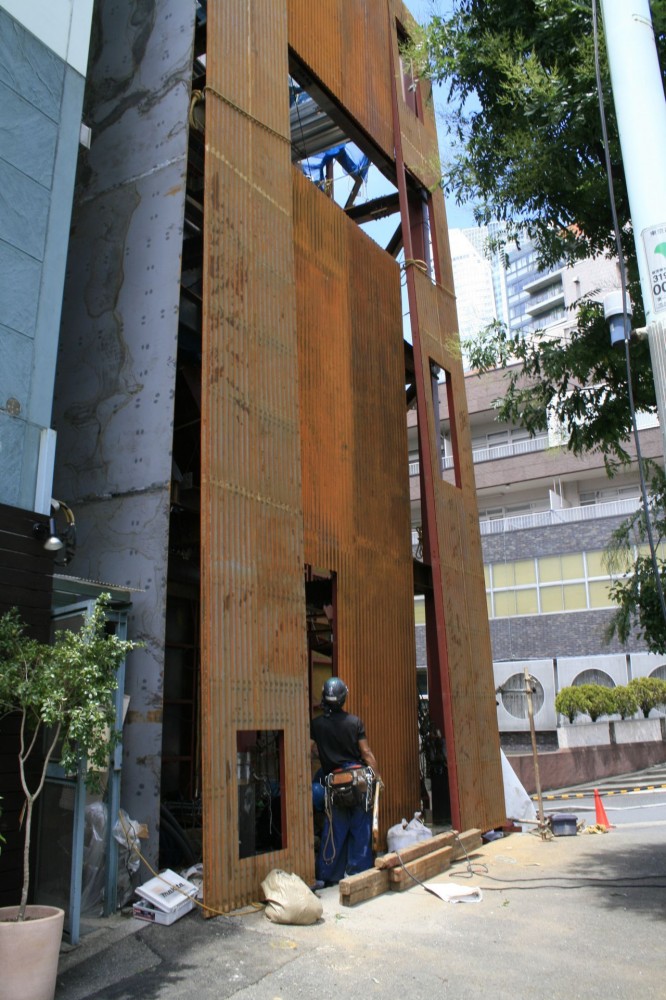 Iron Gallery / Kensuke Watanabe Architecture Studio