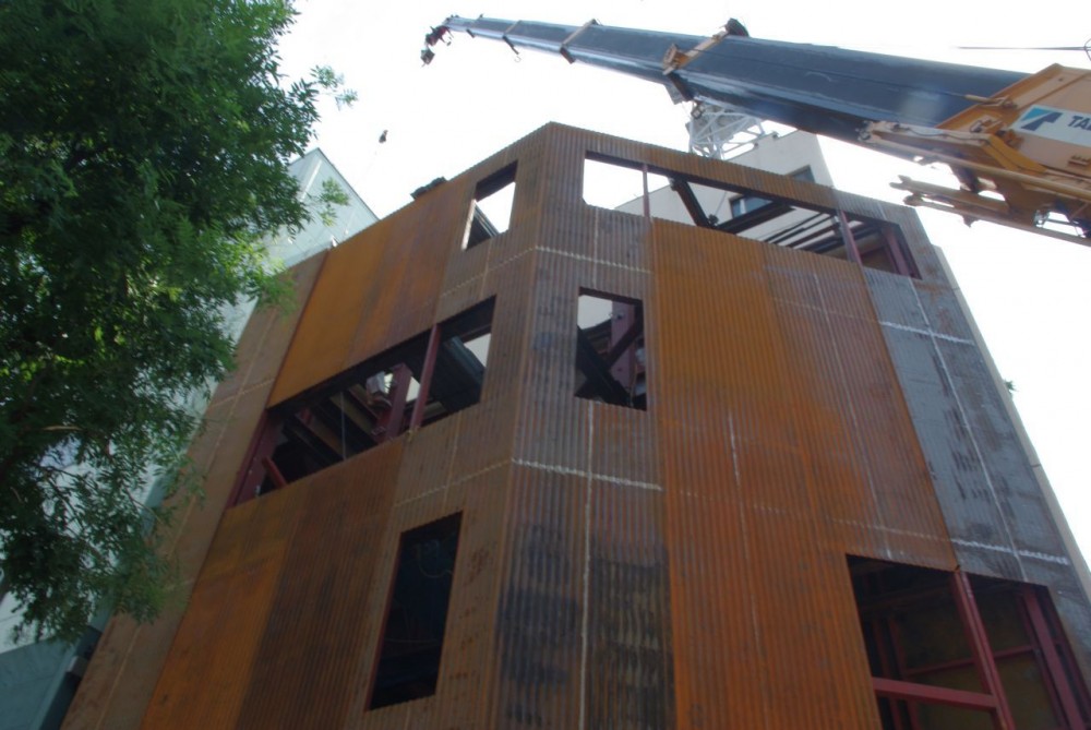 Iron Gallery / Kensuke Watanabe Architecture Studio