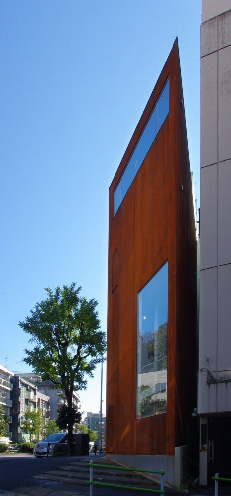 Iron Gallery / Kensuke Watanabe Architecture Studio
