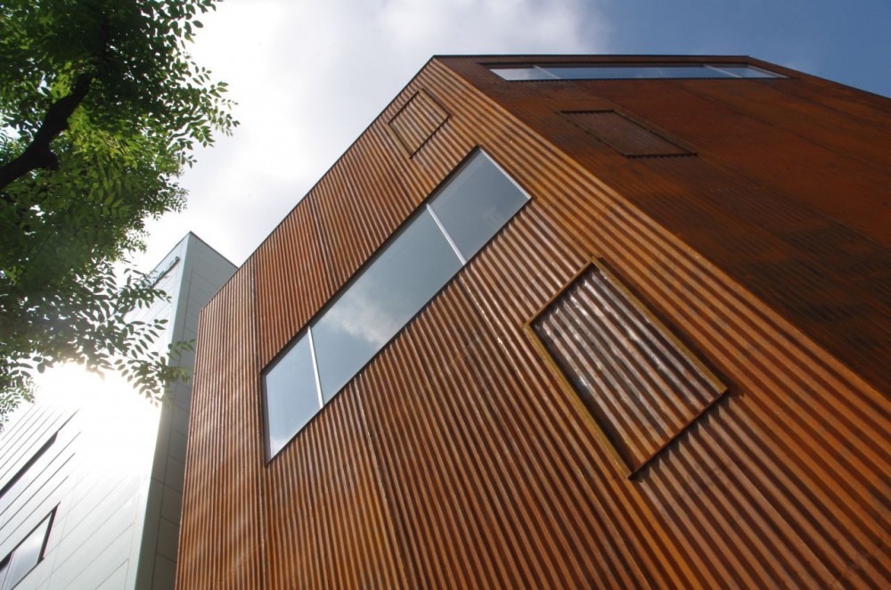 Iron Gallery / Kensuke Watanabe Architecture Studio