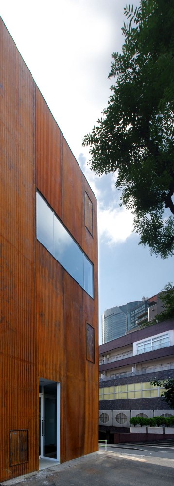 Iron Gallery / Kensuke Watanabe Architecture Studio