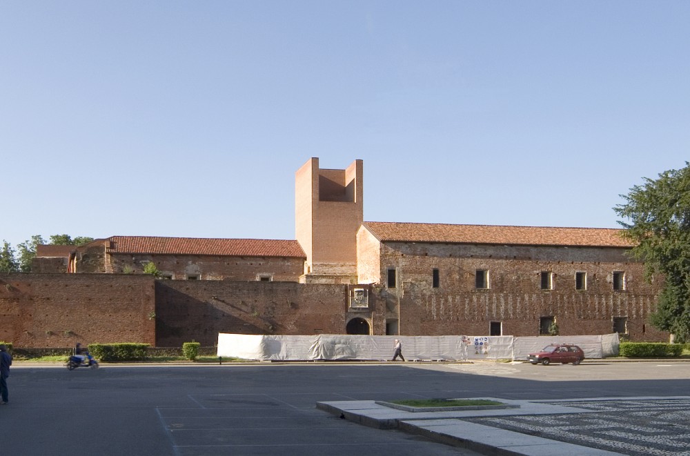 Renovation and Reconstruction of the Castle of Novara / Studio Zermani e Associati