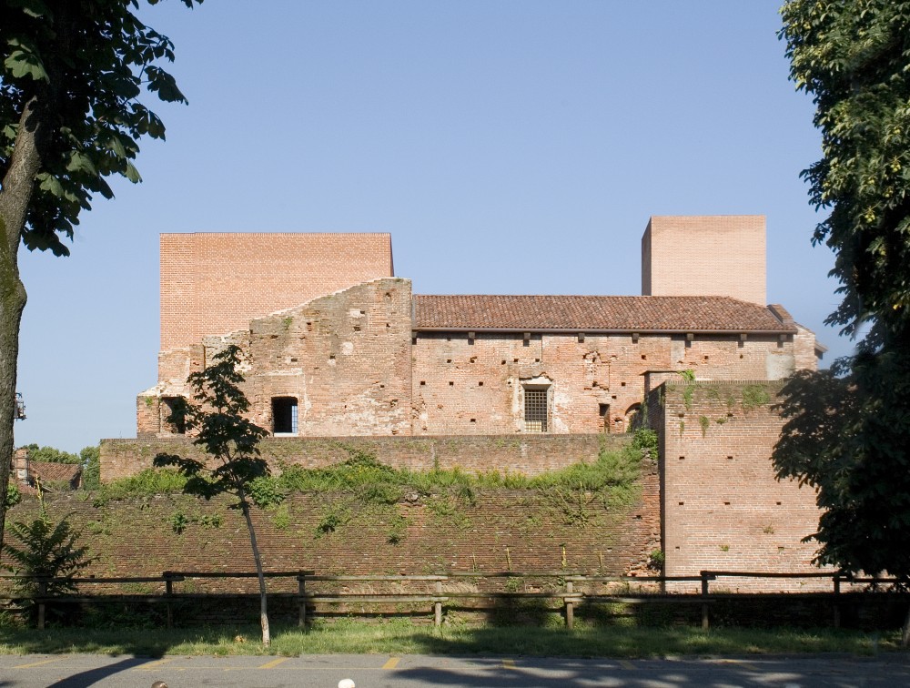Renovation and Reconstruction of the Castle of Novara / Studio Zermani e Associati