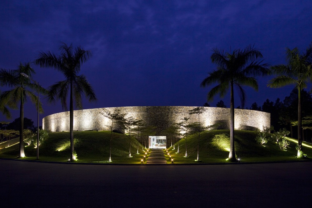 Dai Lai Conference Hall / Vo Trong Nghia Architects