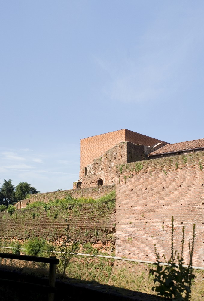 Renovation and Reconstruction of the Castle of Novara / Studio Zermani e Associati