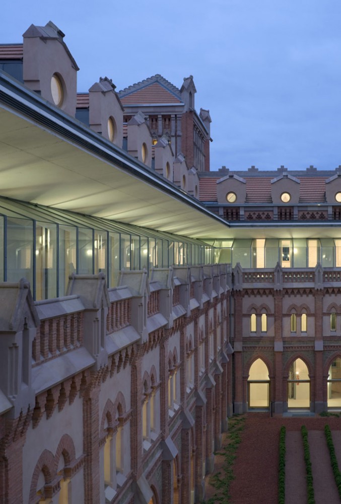 Renewal of the Old Main Seminar of Comillas University / Fernandez-Abascal y Muruzabal + Ortiz y Barrientos +  Ulargui y Pesquera