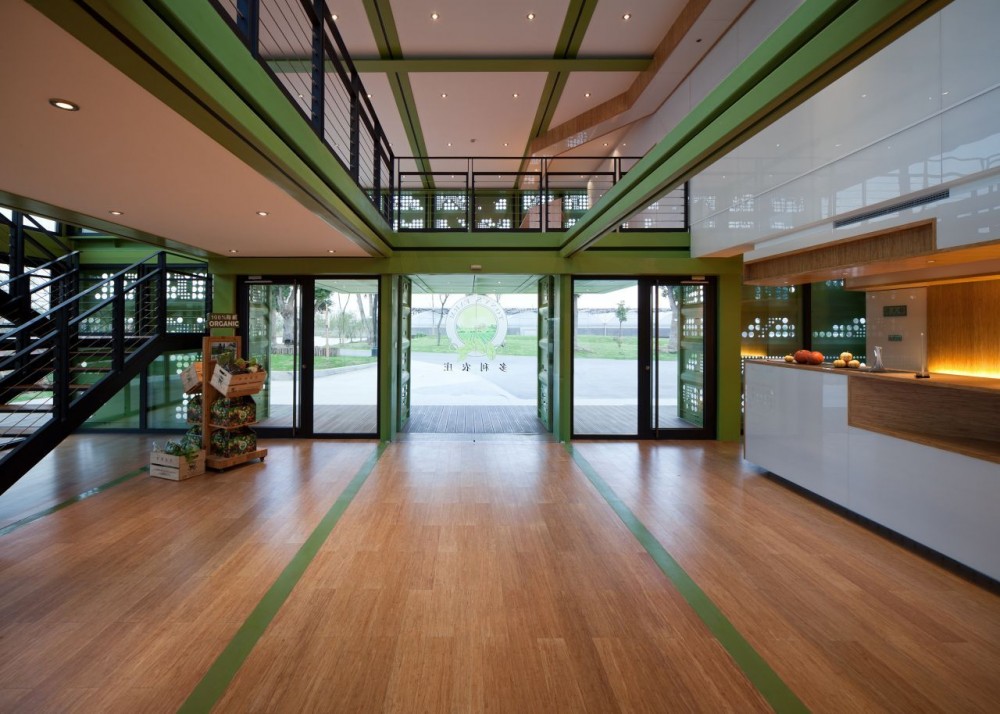 Tony’s Farm / Playze