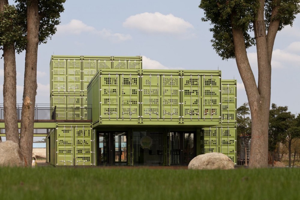 Tony’s Farm / Playze