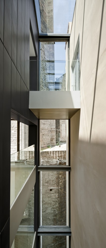 Toy Library and Offices / taller 9s arquitectes