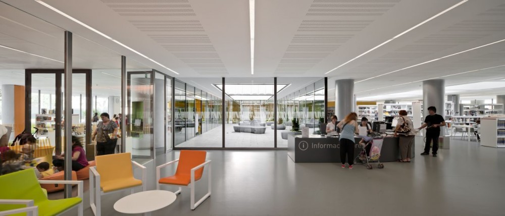 Library in Singuerlin / taller 9s arquitectes