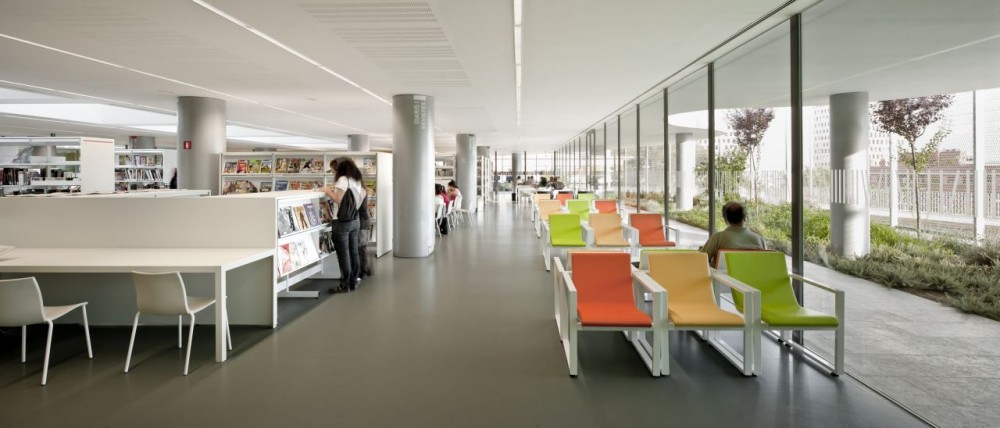 Library in Singuerlin / taller 9s arquitectes