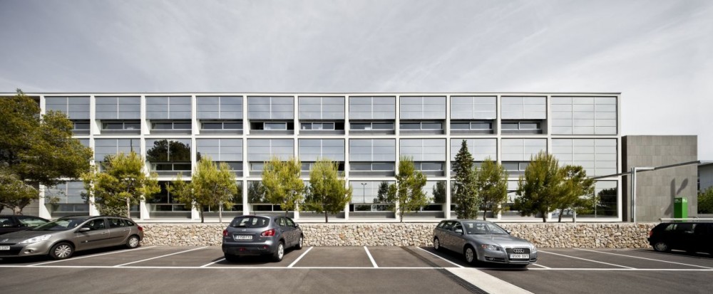 Research Center in Sustainable Chemistry – Tarragona University  / taller 9s arquitectes