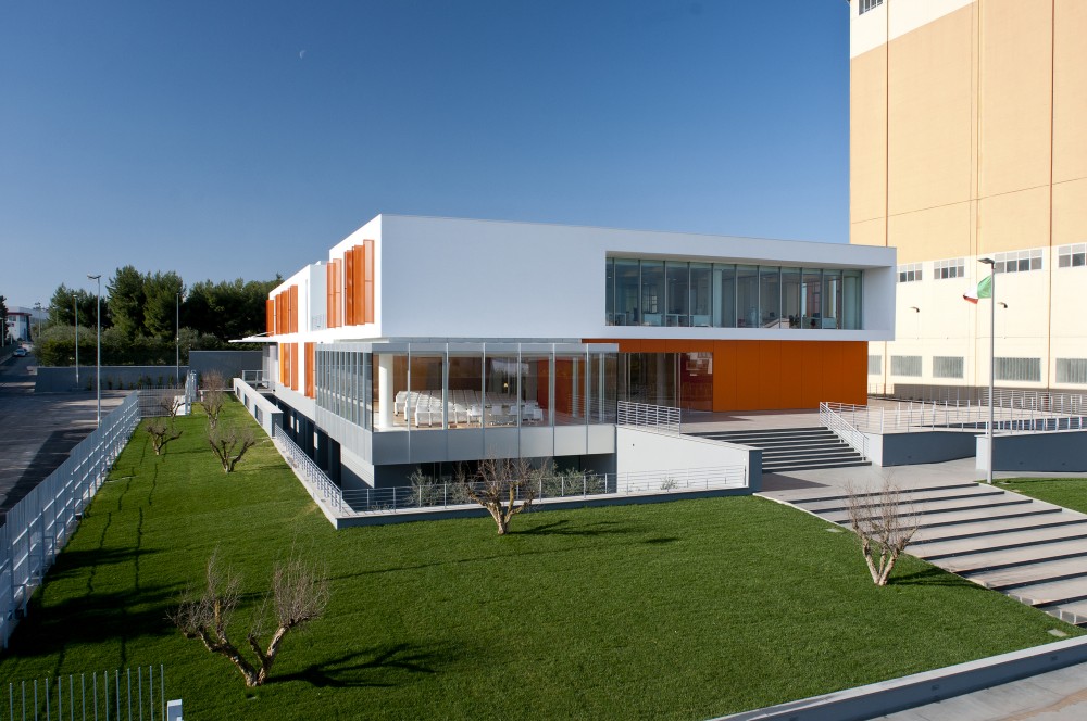 Casillo Headquarters in Corato / Alvisi Kirimoto + Partners