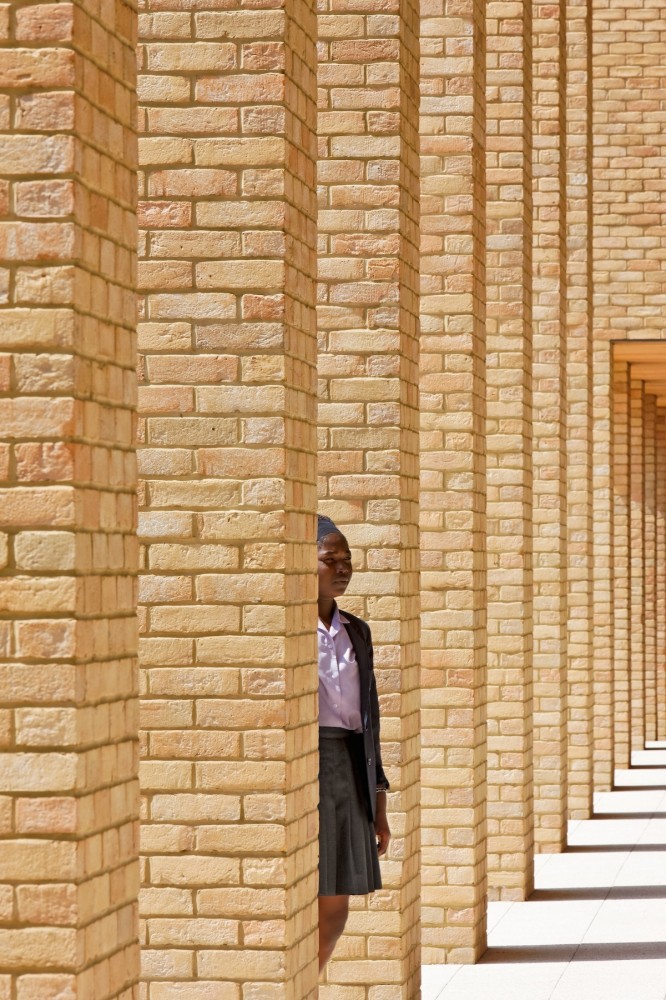 Crown Woods College / Nicholas Hare Architects