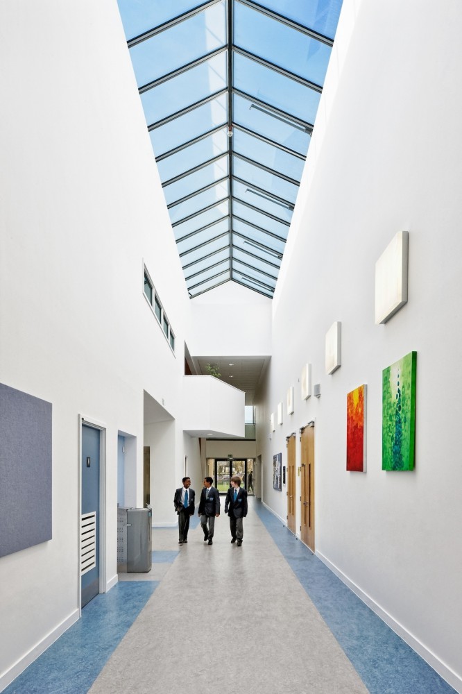 Crown Woods College / Nicholas Hare Architects