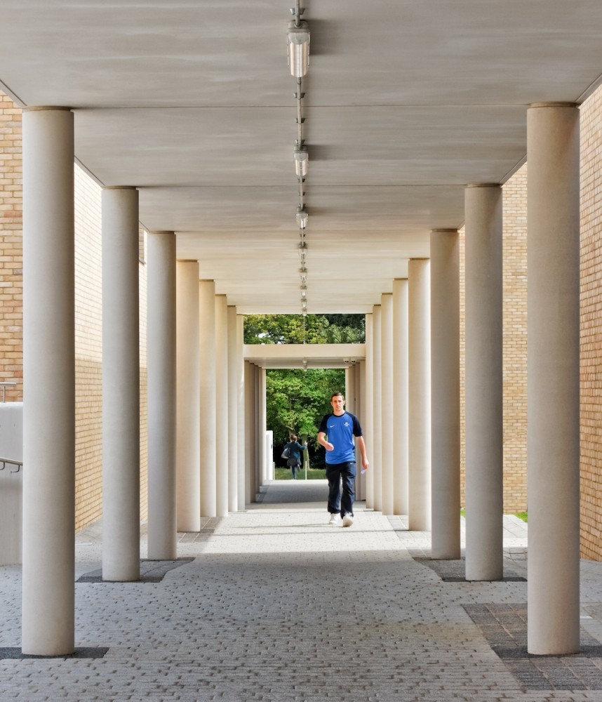 Crown Woods College / Nicholas Hare Architects