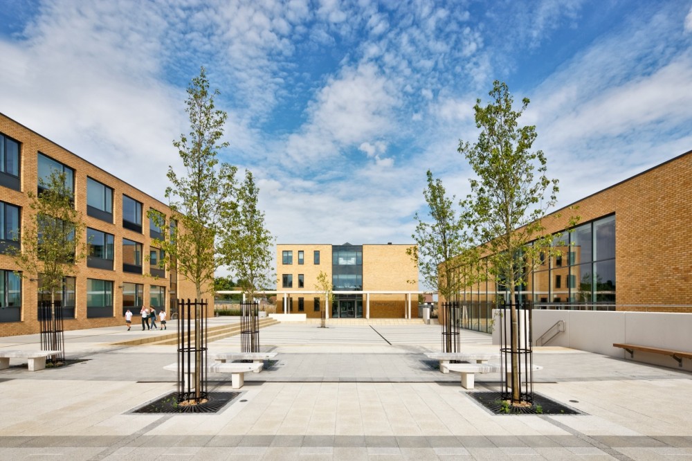 Crown Woods College / Nicholas Hare Architects