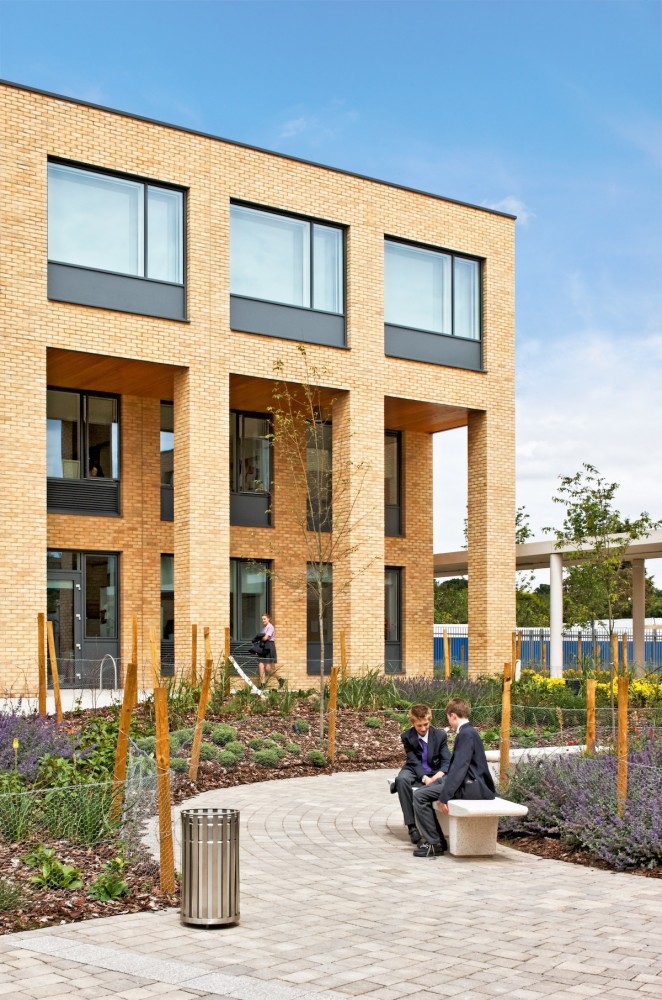 Crown Woods College / Nicholas Hare Architects