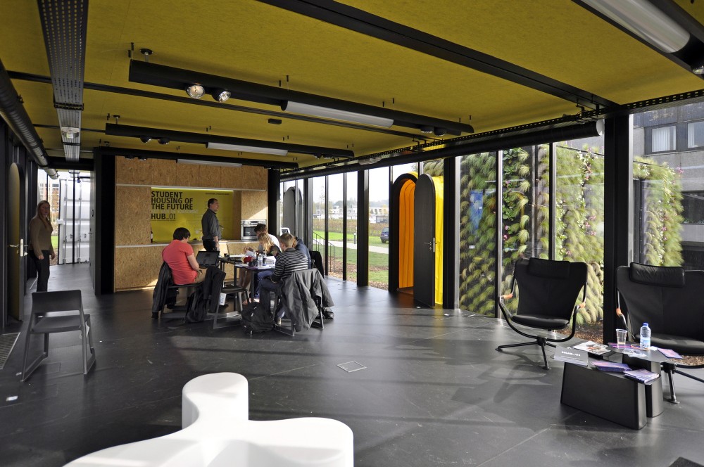 Hub 01 – Mobile Student Housing Terminal / dmvA Architecten + A3 Architects