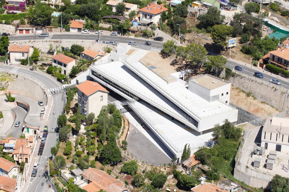13 Class Primary School in Beausoleil / CAB Architects