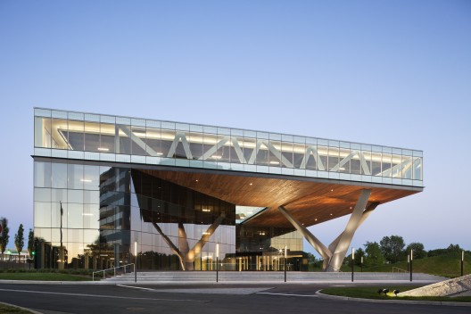 Centra Metropark; Iselin, New Jersey / Kohn Pedersen Fox (KPF)