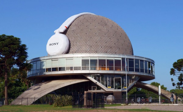 Planetario Galileo Galilei Gets Inflatable Headphones