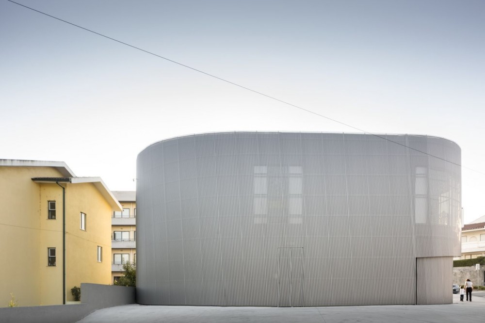 Lordelo Pharmacy / José Carlos Cruz – Arquitecto