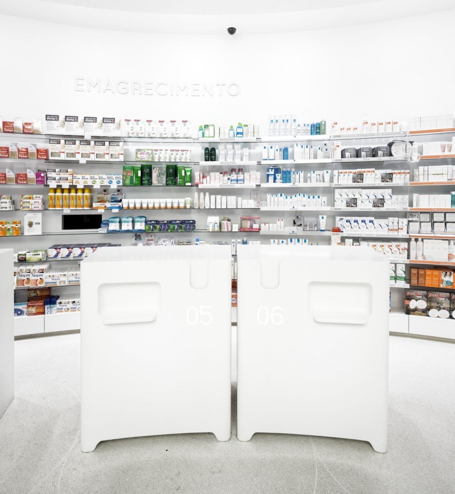 Lordelo Pharmacy / José Carlos Cruz – Arquitecto