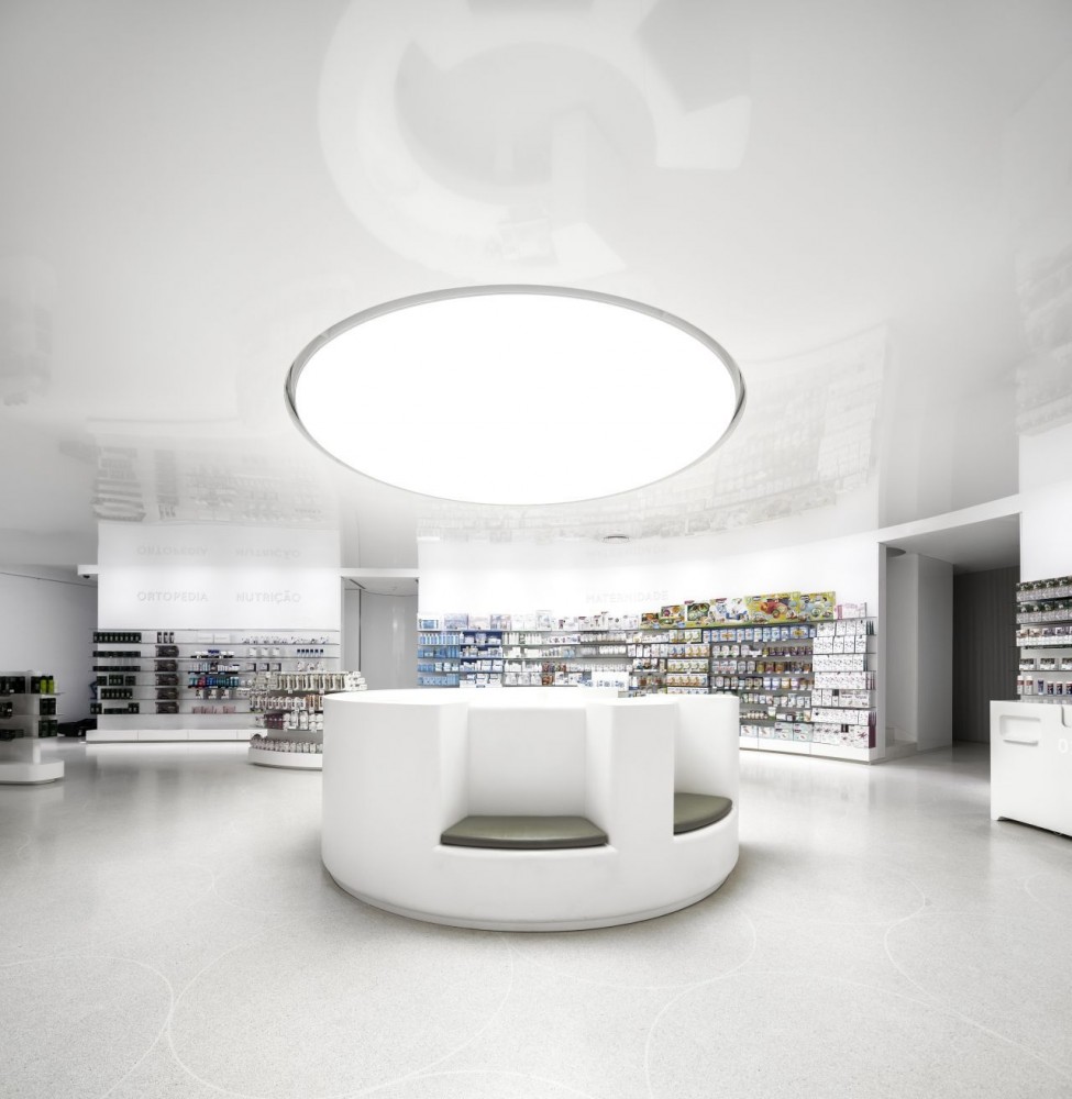 Lordelo Pharmacy / José Carlos Cruz – Arquitecto