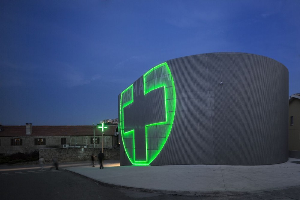Lordelo Pharmacy / José Carlos Cruz – Arquitecto