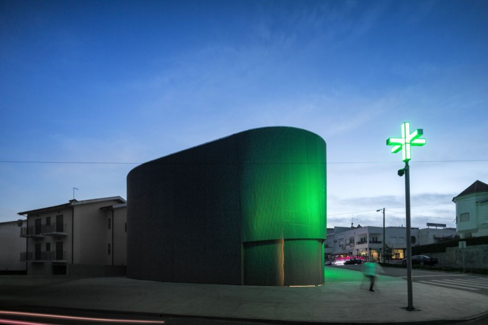 Lordelo Pharmacy / José Carlos Cruz – Arquitecto