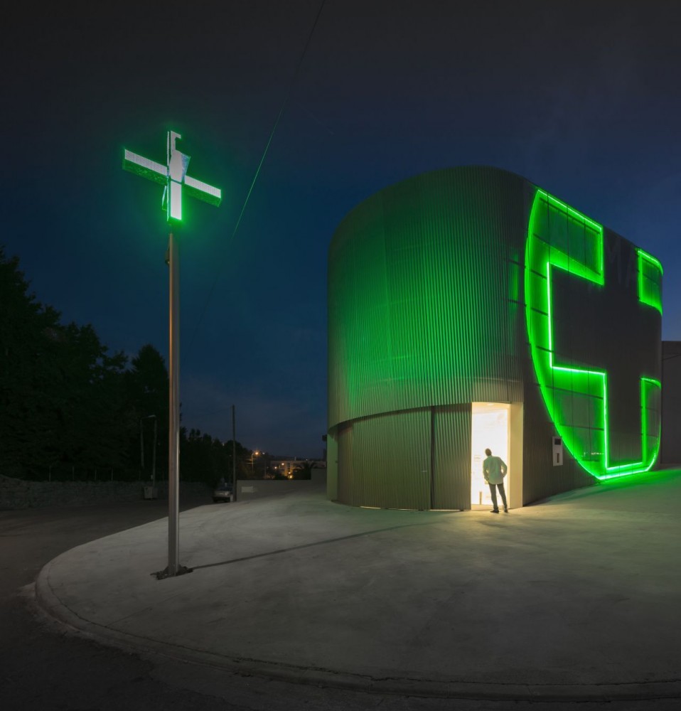 Lordelo Pharmacy / José Carlos Cruz – Arquitecto