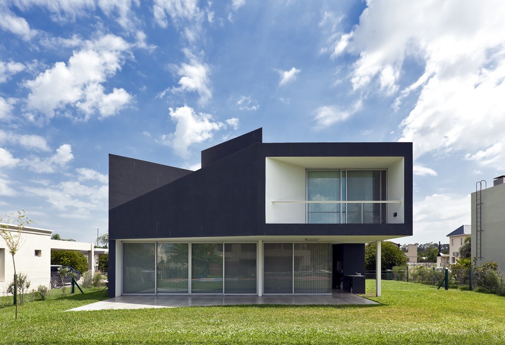 Miraflores House / Cekada-Romanos Arquitectos