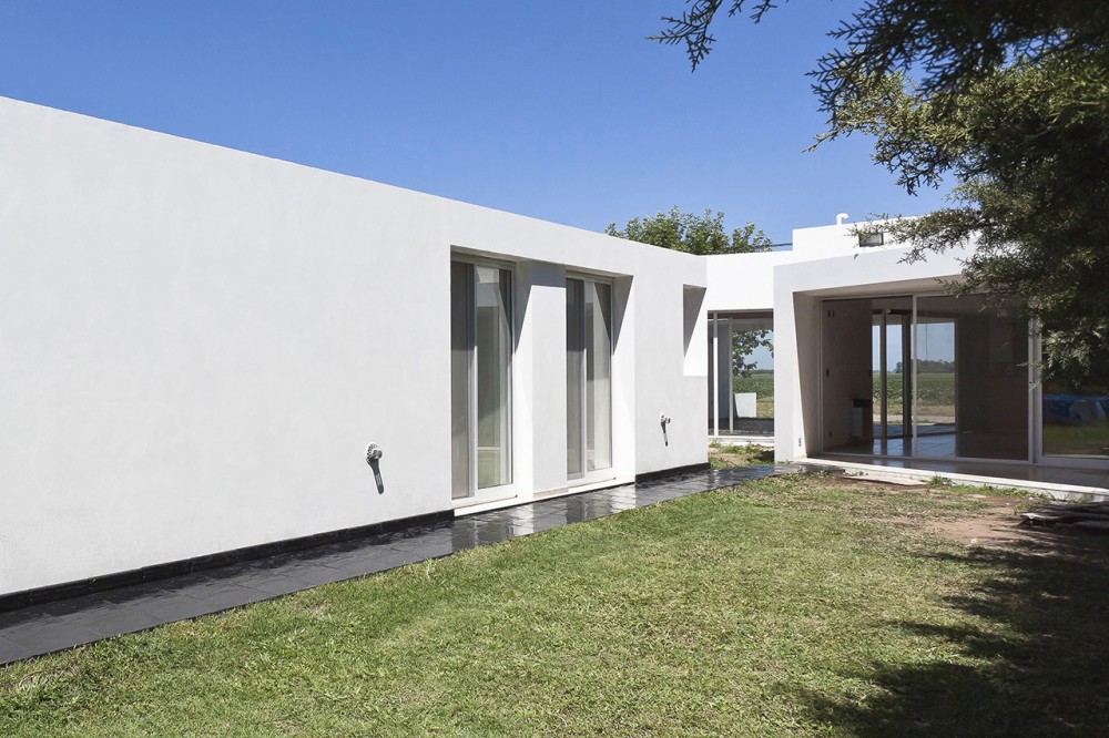 Fiore House / Cekada-Romanos Arquitectos