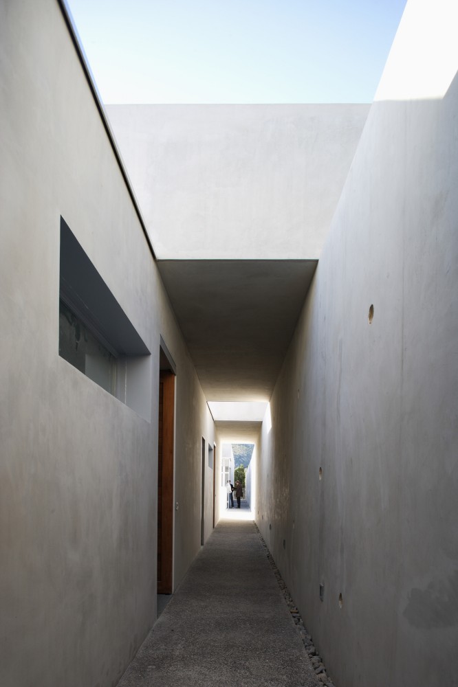 Strip of Six Apartments in Eze / CAB Architects
