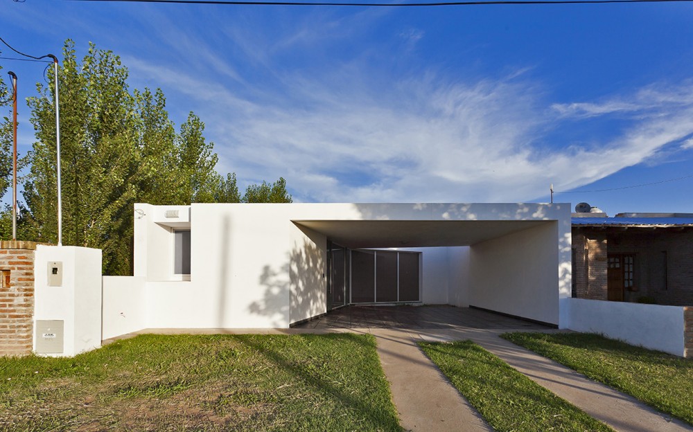 Fiore House / Cekada-Romanos Arquitectos