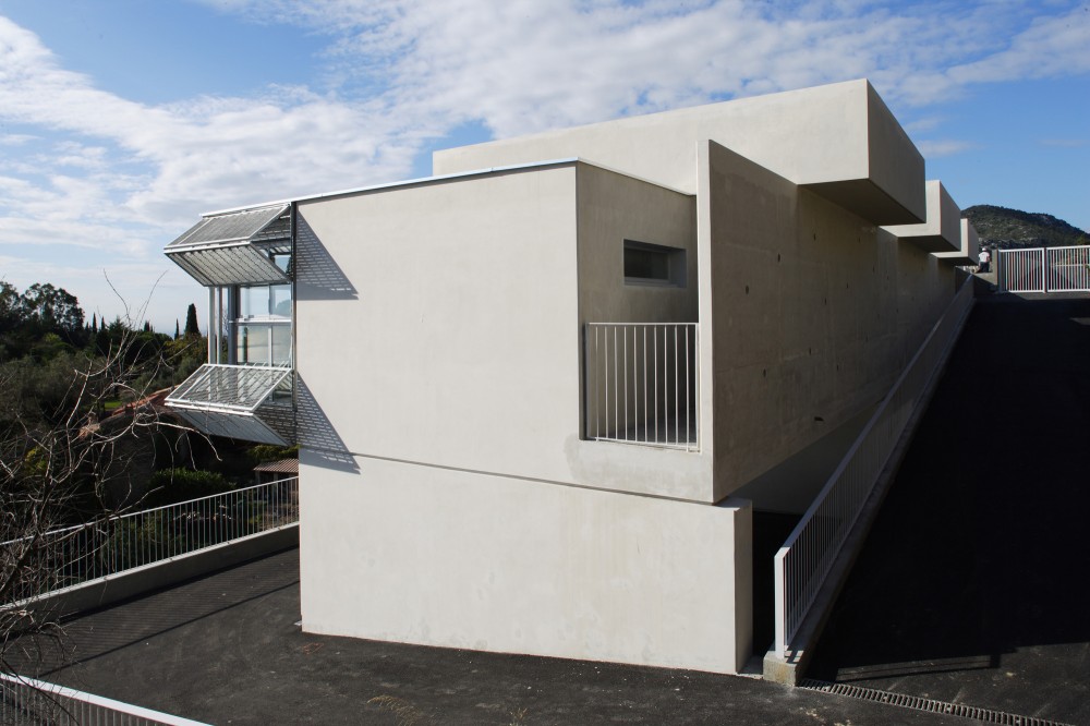 Strip of Six Apartments in Eze / CAB Architects